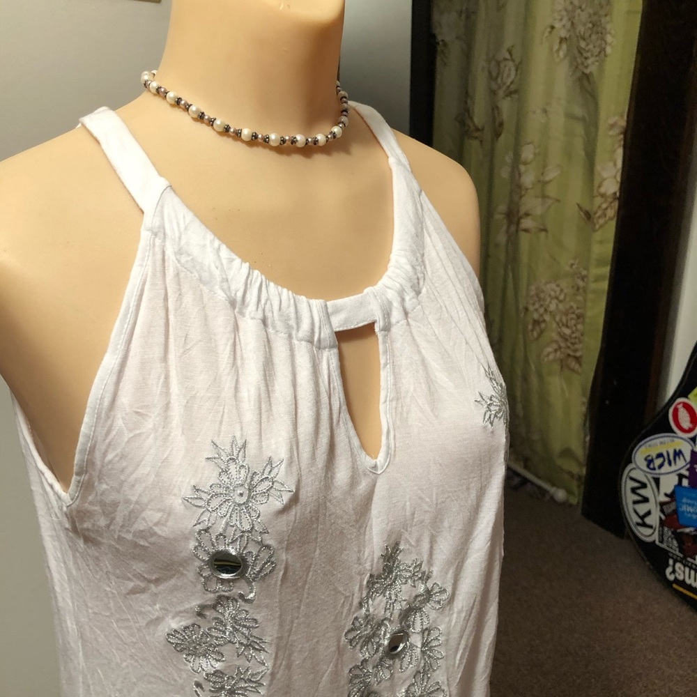 INC - Adorable White Top - Super Soft and CLEAN